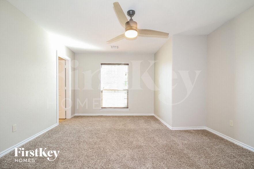 Building Photo - 1705 Northwest 193rd Circle