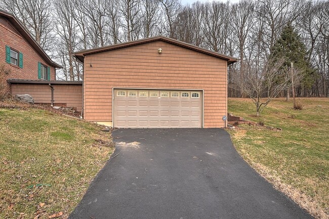 Building Photo - 563 Hales Chapel Rd