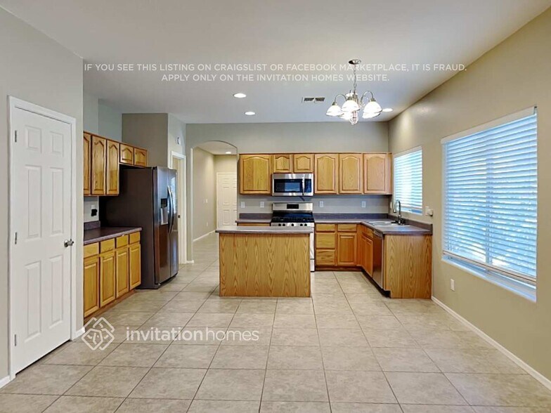 Building Photo - 3717 E Remington Dr