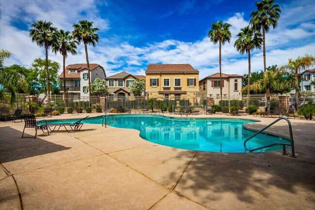 Building Photo - 1384 S Sabino Dr