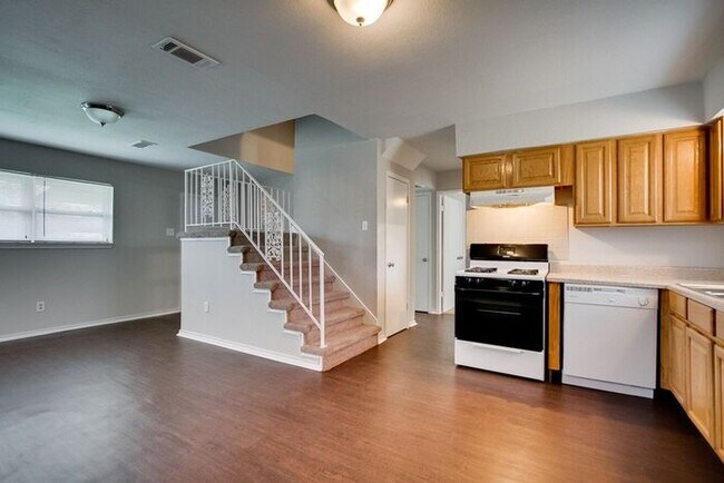 Building Photo - No Application Fee* Plus $250 Off First 2 ...