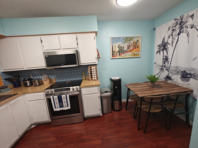 Building Photo - 2208 S Cypress Bend Dr