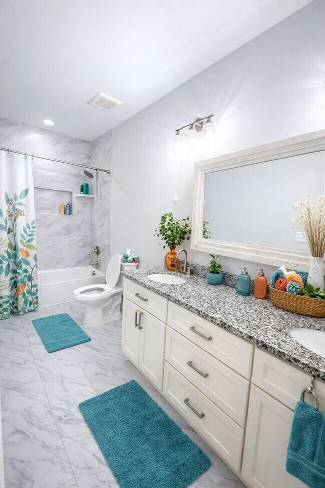 Building Photo - !! SPECIAL HALF OFF SECOND MONTH'S RENT!!! Updated 3BR 2BA  Home w/ Renovated Kitchen near Downto...