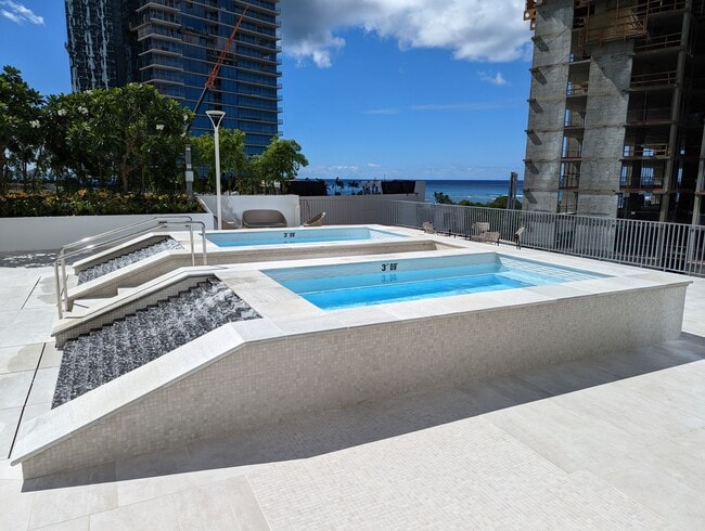 Building Photo - 1000 Auahi St