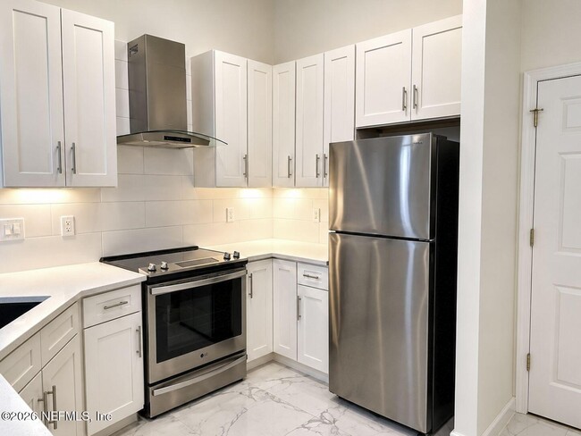 Building Photo - 760 S Lilac Loop