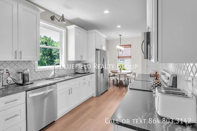 Building Photo - 713 Rockcliff St