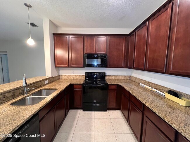 Building Photo - 774 Alfonso Ave SE