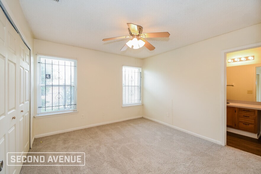 Building Photo - 7610 Bronson Ln