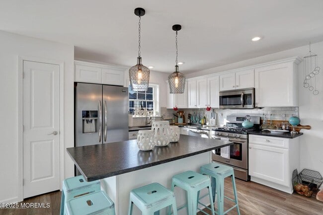 Building Photo - 304 6th Ave