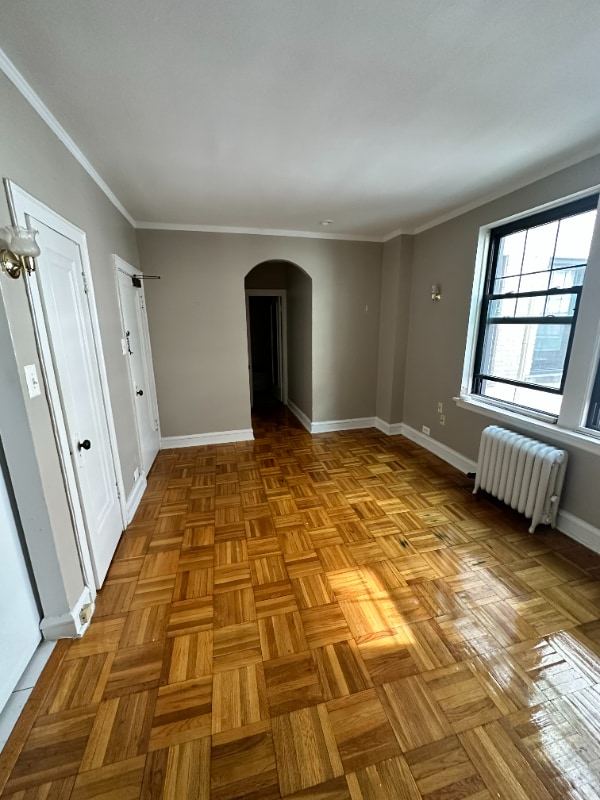 Building Photo - 1209 W Sherwin Ave