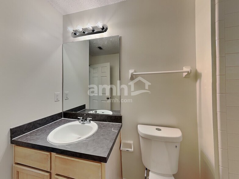 Building Photo - 5682 Shady Pine St S