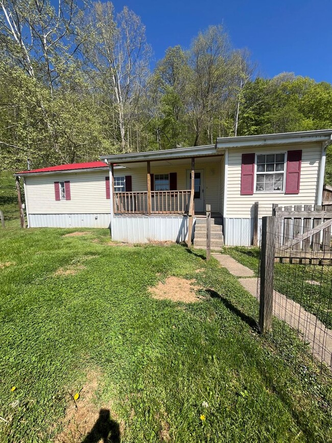 Primary Photo - 1309 1/2 N Lewis St - Glenville