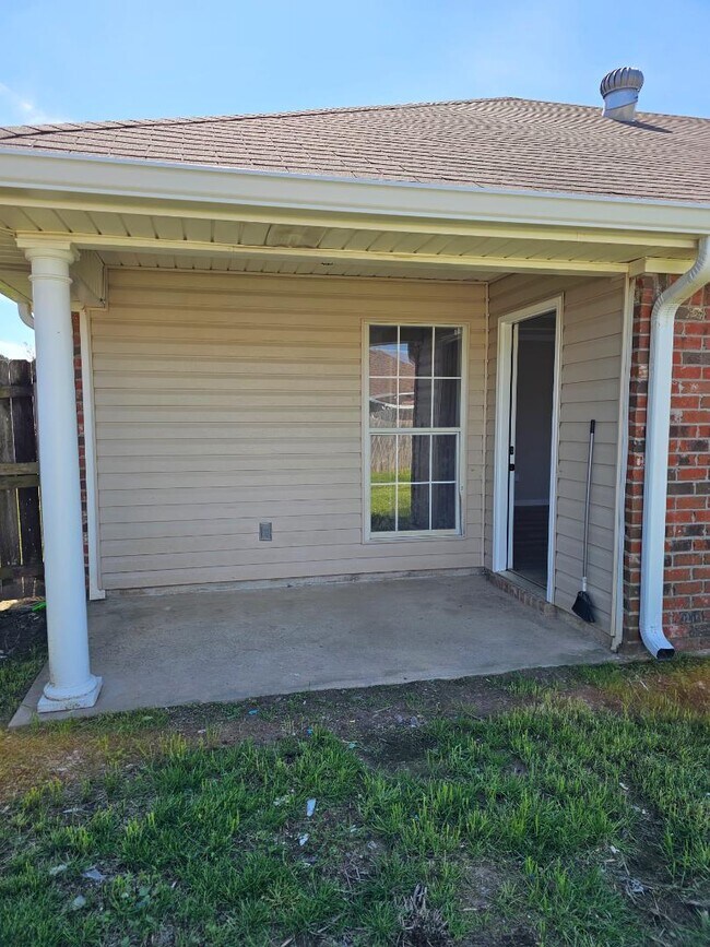 Building Photo - 119 Cedar Spring Cir