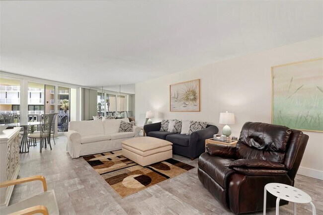 Building Photo - 6500 Sunset Way