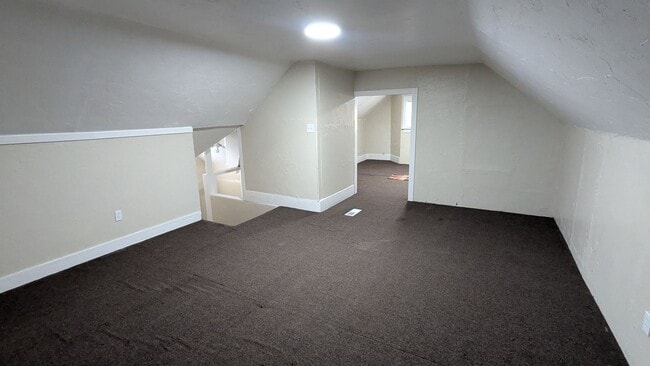 Building Photo - Newly renovated Akron apartment offering spacious rooms and a finished attic for flexible living ...