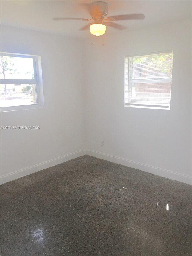 Building Photo - 3300 SW 32 Ave
