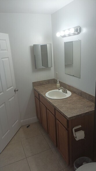 Building Photo - 3271 NE Indian River Dr