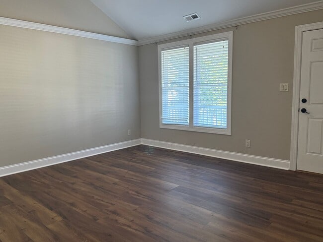 Building Photo - Amazingly Spacious Residence, Available Now!