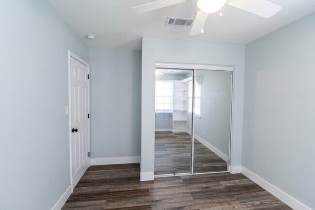 Building Photo - Updated West Pensacola 3BR Home with Luxury Plank Flooring, Modern Kitchen, 1-Car Garage & Large ...