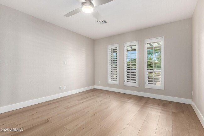 Building Photo - 12641 N 70th Pl