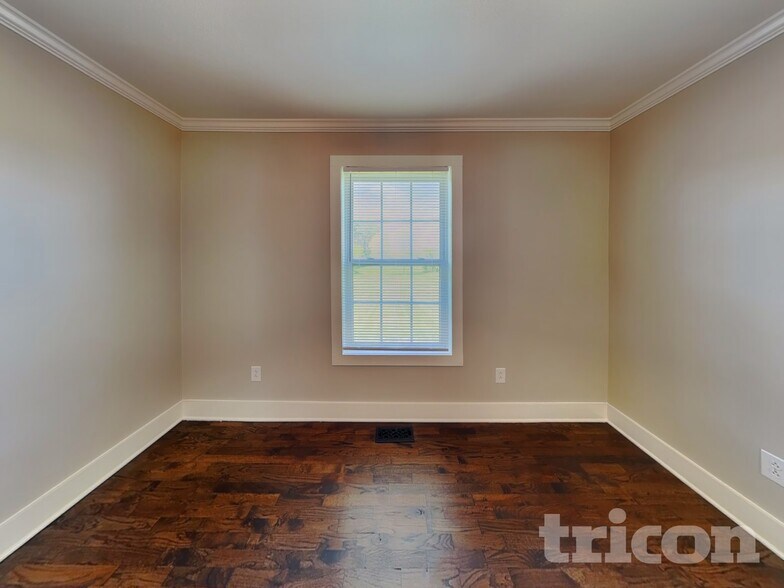 Building Photo - 137 Deercroft Dr