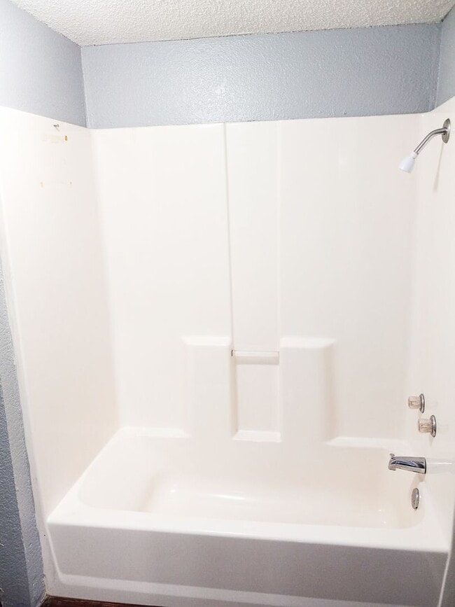 Building Photo - $0 First Month's Rent / $0 Deposit at Move-in