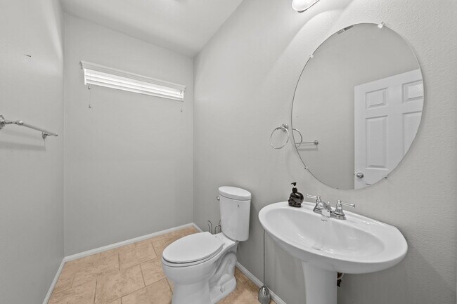 Building Photo - 34081 Clovis Way