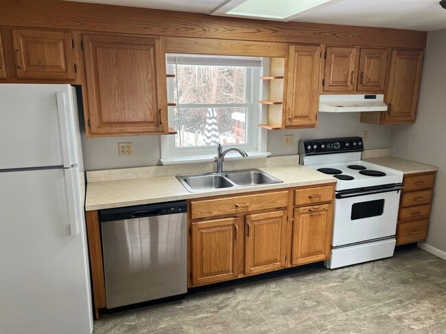 Building Photo - Bright 1BD/1BA Duplex Apartment in Williston