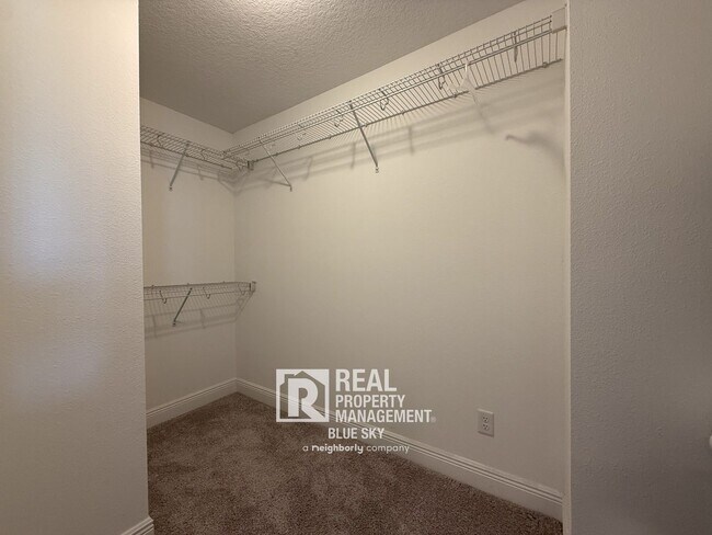 Building Photo - 10320 Stallion Flds Wy