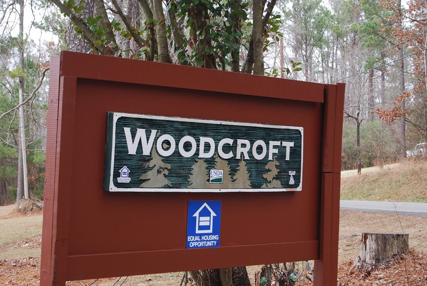Primary Photo - Woodcroft Apartments - NO VACANCY - WAITLIST!