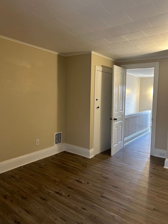 Building Photo - 121 N State St