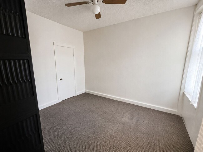 Building Photo - 3835 N Percy St