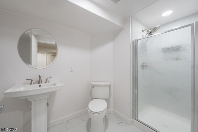 Building Photo - 6 Windsor Way