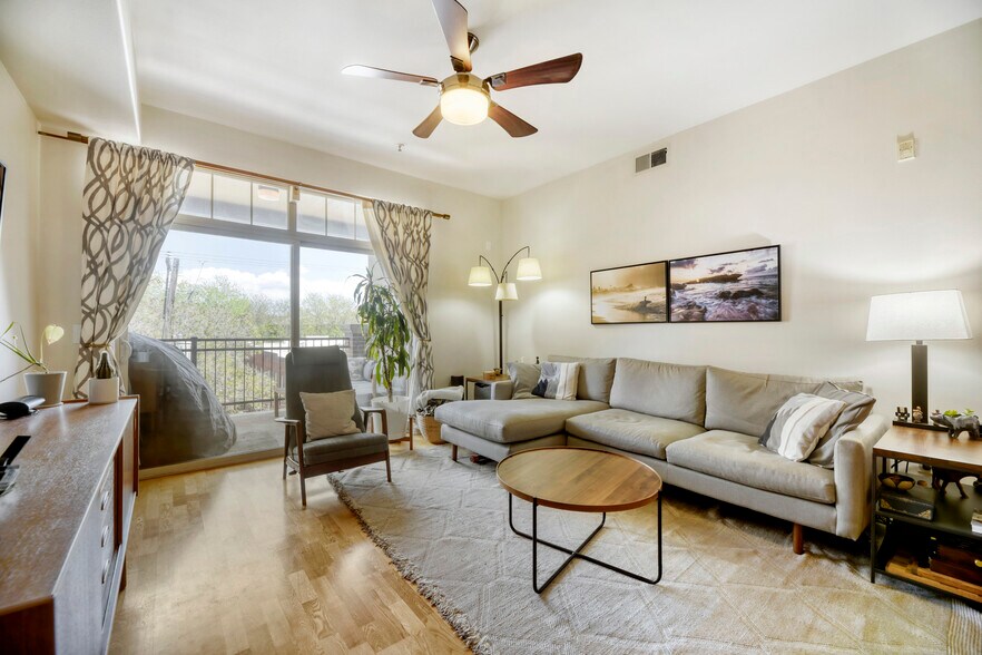 Living Room - 1100 N Grant St