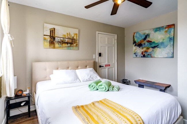 Building Photo - 605 Dennison Ave