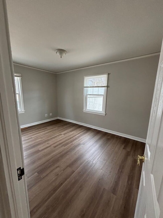 Building Photo - 4 Bedroom 2 Bath House by Frontier Park