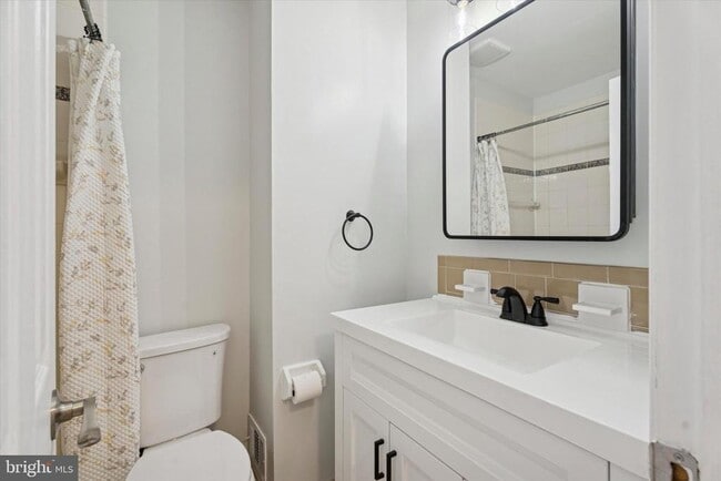 Building Photo - 70 Rickmar Ln