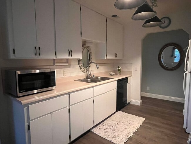 Building Photo - GO928#E &amp; F-Lotti, Carole Kelly