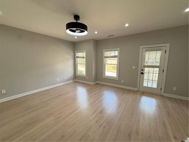 Building Photo - 1660 Briergate Dr