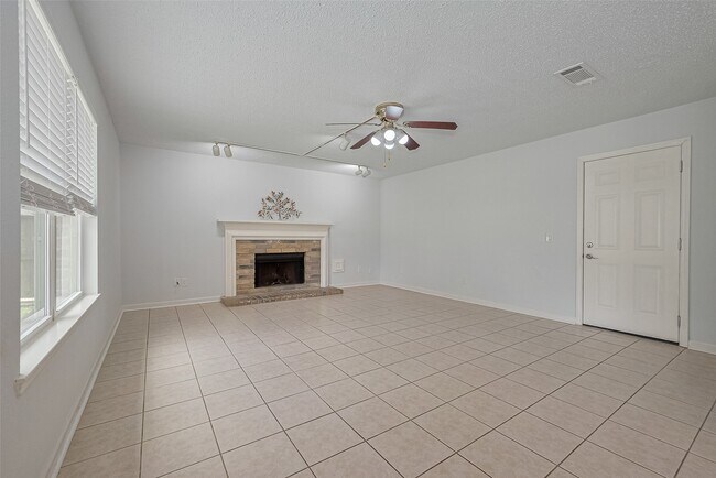 Building Photo - 3131 Double Lake Dr