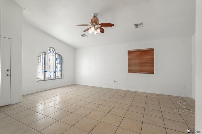 Building Photo - 1510 N 9th Ave