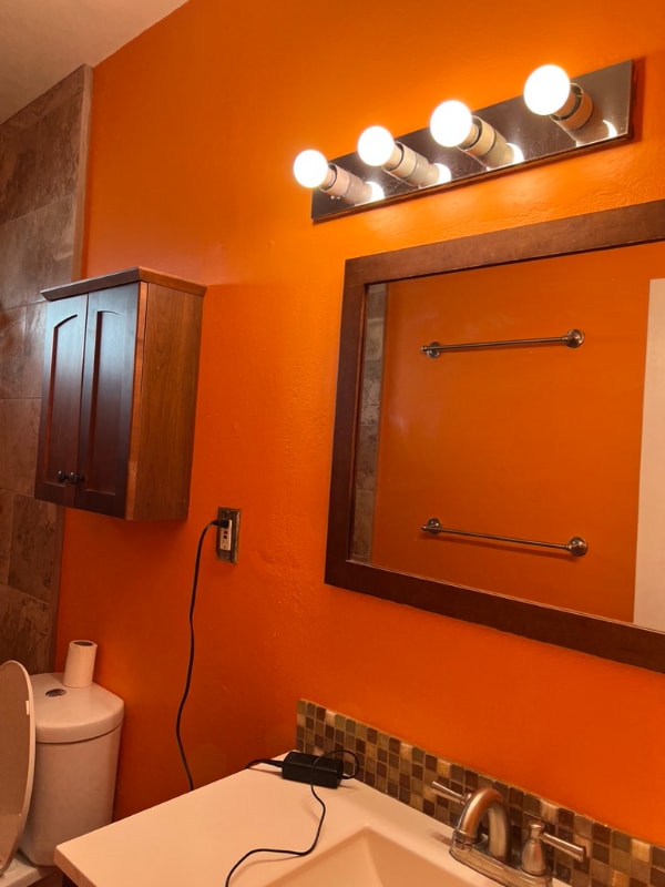 Building Photo - 2128 E 9th St