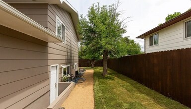 Building Photo - 504 N 19th Ave