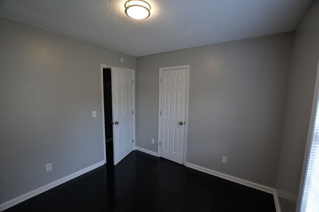 Building Photo - Cozy 3-Bedroom Near Greensboro Coliseum