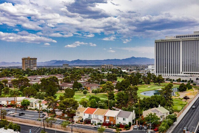 Building Photo - Turnberry Tower Beauty With Stunning Views