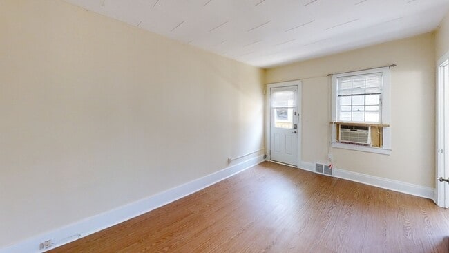 Building Photo - 406 N State St