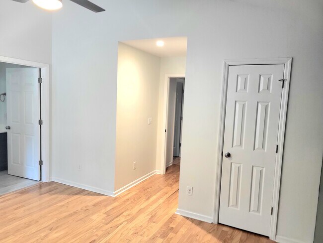 Building Photo - 1003 Summerfield Ct