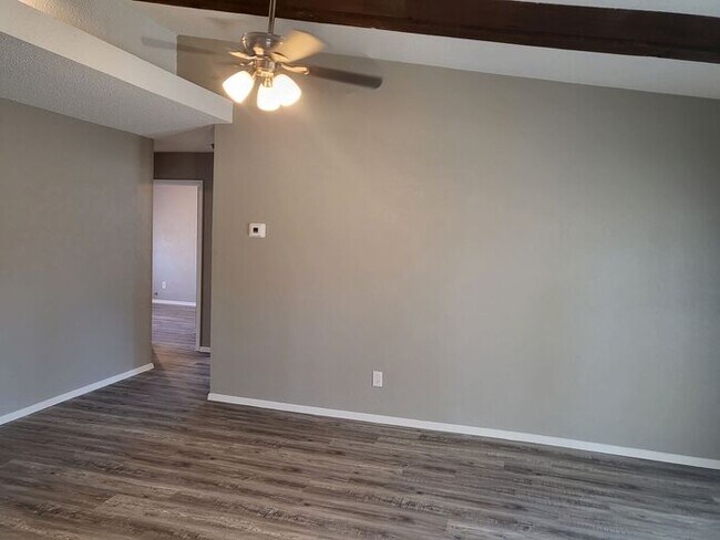 Building Photo - 6708 Robindale Rd