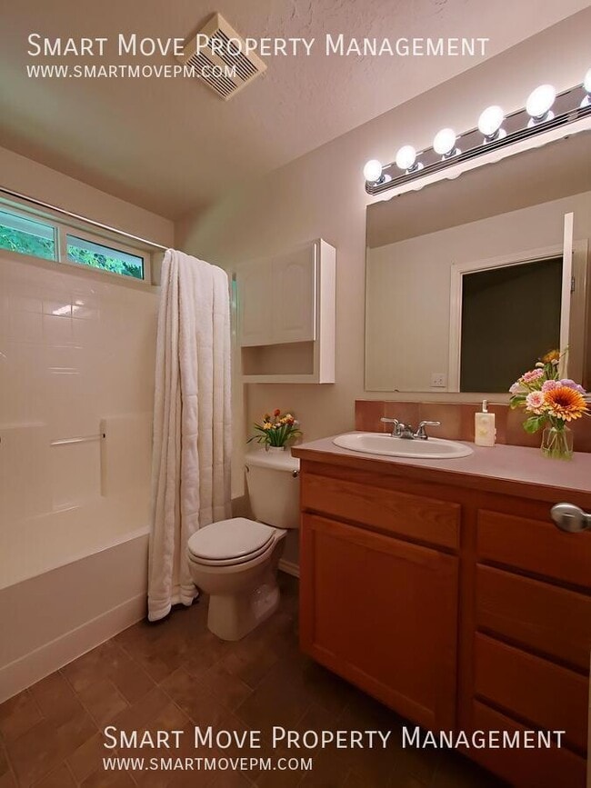 Building Photo - 1427 W Great Basin Dr