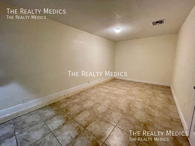 Building Photo - 7733 Fox Knoll Pl